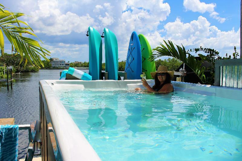Latitude 26 Waterfront Boutique Resort - בוניטה ספרינגס מראה חיצוני תמונה