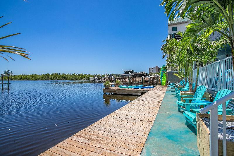 Latitude 26 Waterfront Boutique Resort - בוניטה ספרינגס מראה חיצוני תמונה